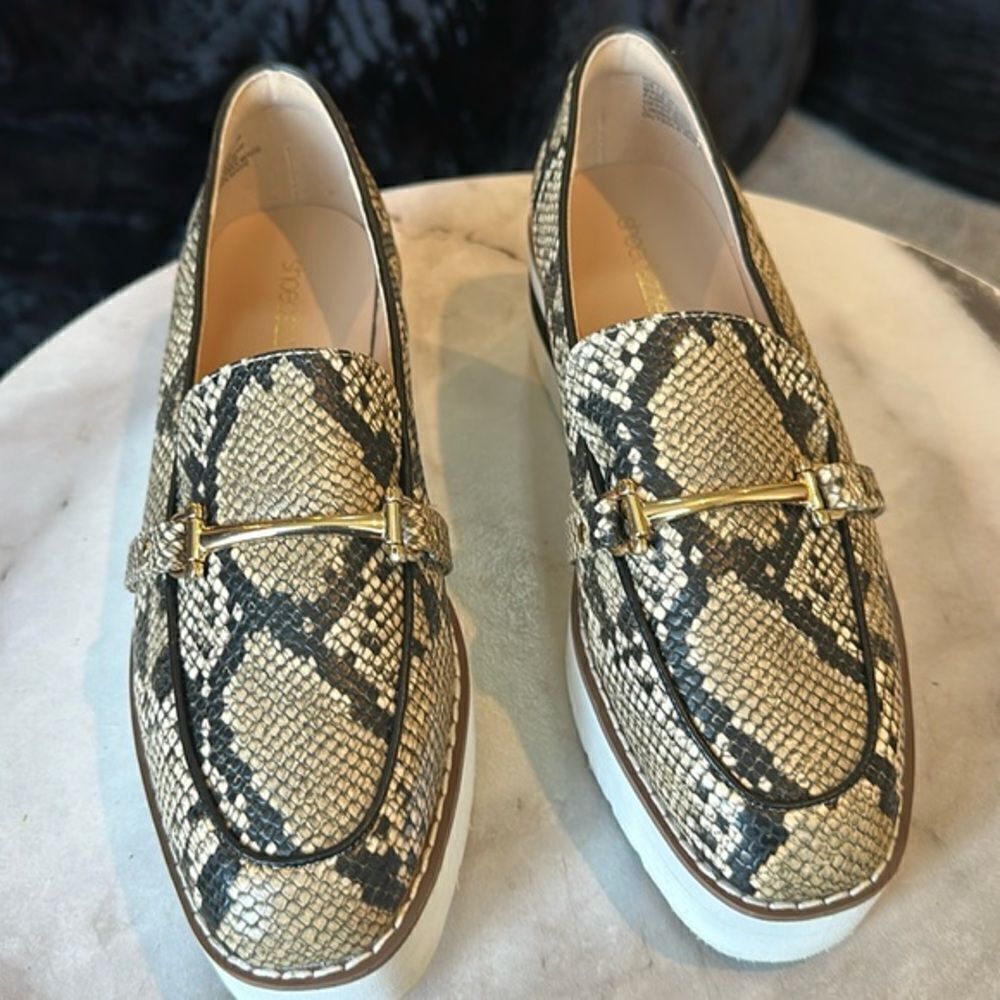 Snake skin shoe dazzle platform shoes loafers‎ slip on size 7.5 Women’s